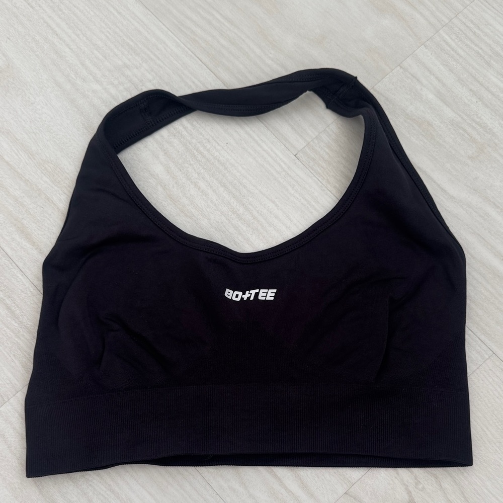 BO+TEE HALTER SPORTS BRA